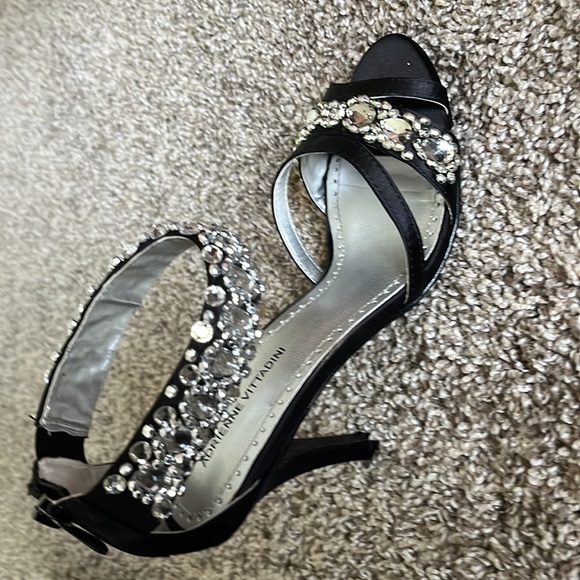 Elegant Black and Silver Heels - Picture 2 of 3